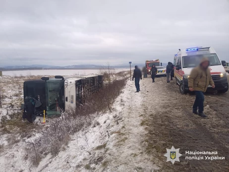 В Ивано-Франковской области перевернулся автобус: один человек погиб, девять в больнице