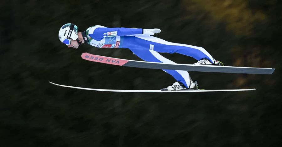 Олімпійського стрибуна дискваліфікували на Турне чотирьох трамплінів через закороткий костюм