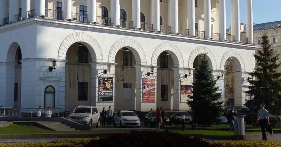 Из названия музыкальной академии только убрали имя Чайковского, новое будет позже