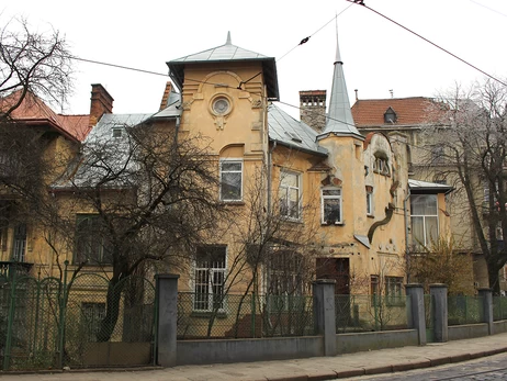 $800 тысяч за виллу с секретами: во Львове продают уникальный дом начала XX века