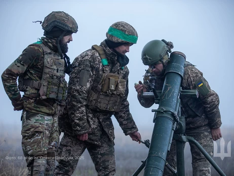 Военные подняли флаг Украины над Дачным на Днепропетровщине 