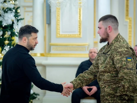 У 2025 році Зеленський здійснив 60 візитів за кордон та прийняв 100 глав держав та урядів