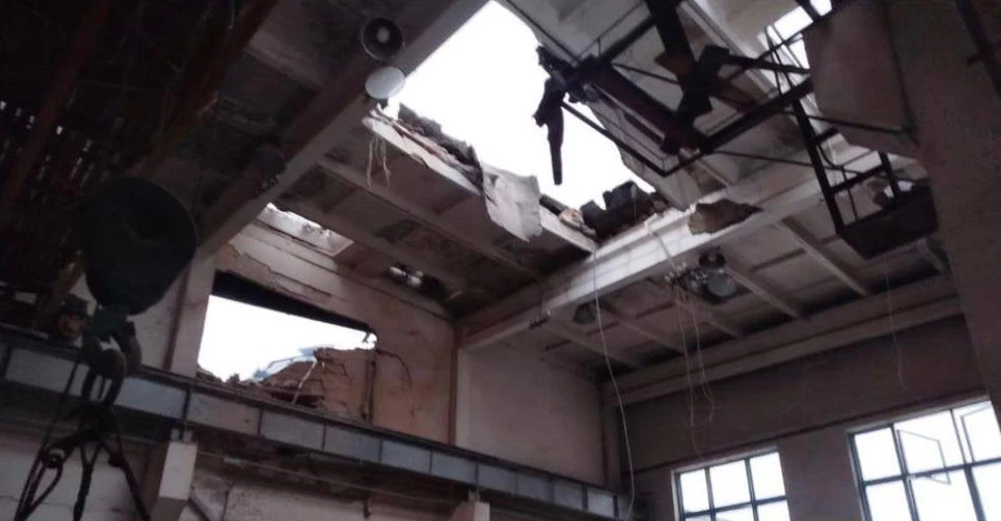 Війська РФ вдарили по залізниці у трьох областях - пошкоджено депо та вагони