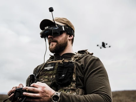 Українські дрони вдарили по російській базі з паливом на Луганщині та станції в Криму 