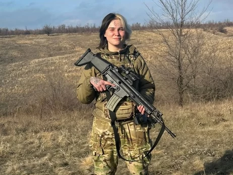 У боях за Україну загинула оператор дронів, художниця та журналістка Лана 