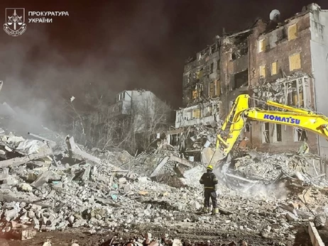 У Харкові на місці ракетного удару під завалами багатоповерхівки знайшли фрагменти тіл ще трьох людей (ОНОВЛЕНО)