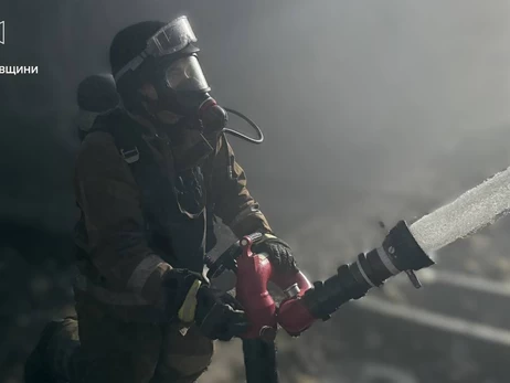 На Полтавщині вночі РФ пошкодила будівлю та склад підприємства, а в Чернігові - понад сотню автівок та будинки