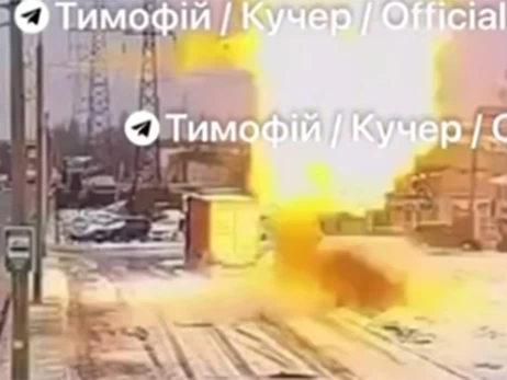 Россияне ударили по Днепру, один из дронов взорвался, зацепившись за провод