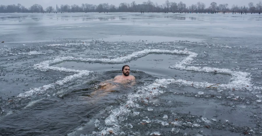 Де в Києві можна буде занурюватися в ополонку на Водохреще