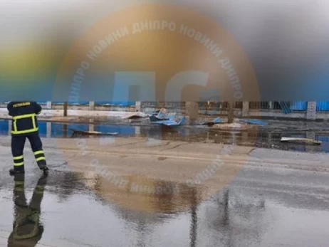 В результате дроновой атаки РФ на Днепр на дороги вылились 300 тонн масла