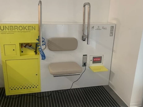 У Львові встановили першу в Україні станцію для ремонту колісних крісел