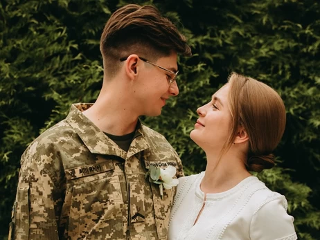 Колишня кохана загиблого пілота “Джуса” зіткнулася з хейтом через весілля