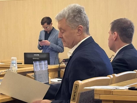 Порошенко оскаржує санкції - суд перенесли через неявку представниці президента