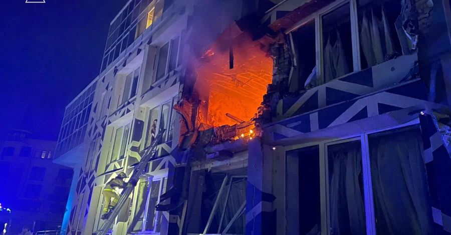 Россияне атаковали дронами Киев, поврежден медцентр, есть погибший и пострадавшие