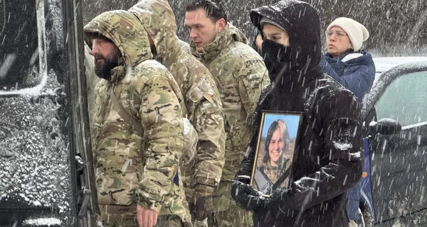 В Киеве попрощались с оператором дронов Ланой 