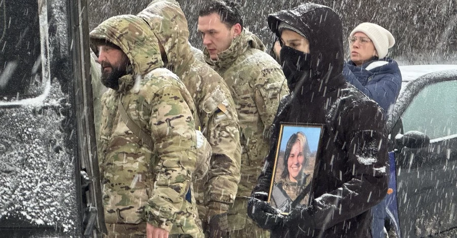 В Киеве попрощались с оператором дронов Ланой 