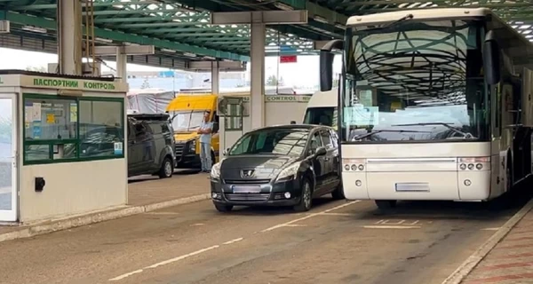 Пророссийского итальянца не впустили в Украину и запретили въезд на три года