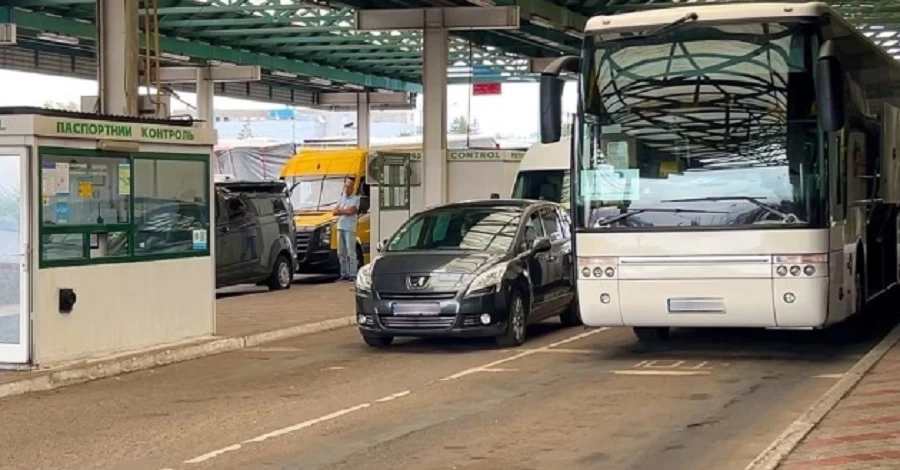 Проросійського італійця не впустили до України та заборонили в'їзд на три роки