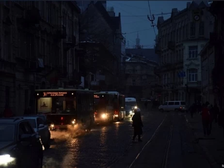 Из-за решения правительства во Львове от электроснабжения отключены больницы и электротранспорт, - Садовый