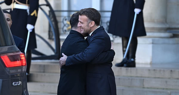 Володимир Зеленський прибув до Парижа на 