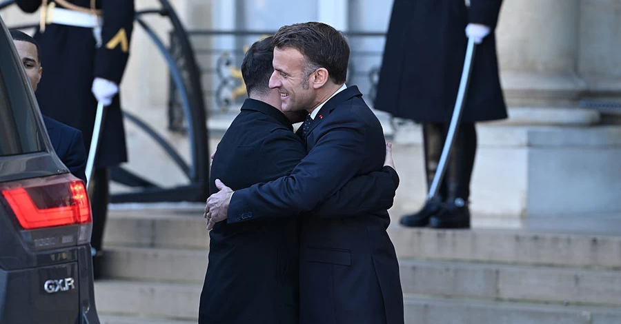 Володимир Зеленський прибув до Парижа на 