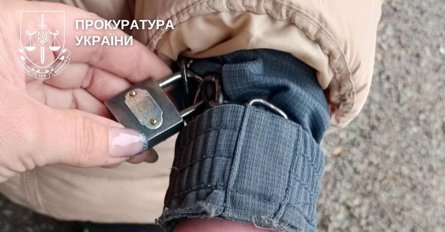 У дитбудинку на Кіровоградщині дівчинку з інвалідністю тримали в кайданках