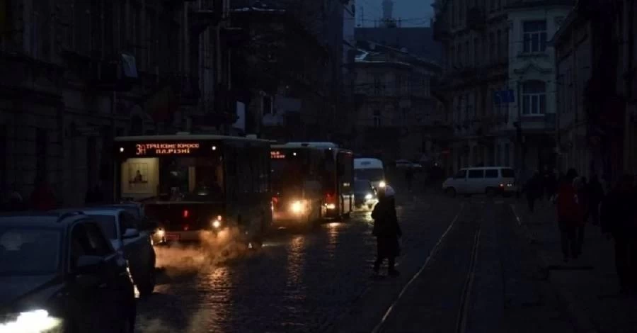 Блэкаут в Запорожье и Днепре: в регионы везут генераторы из других областей, в некоторых школах продлили каникулы