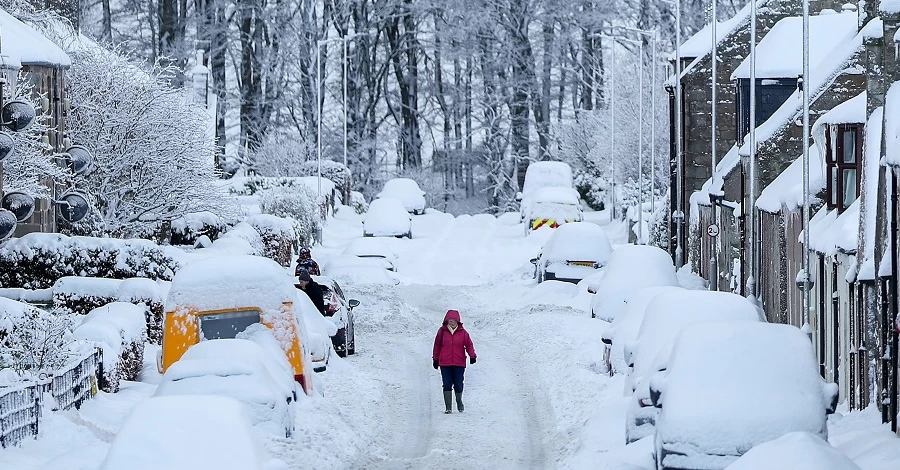 Европу парализовали аномальный мороз и снегопад - отменены авиарейсы, много ДТП, есть жертвы непогоды