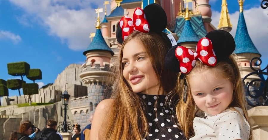 Блогер Стася Макеева пожаловалась на буллинг своей дочери из-за контента на русском