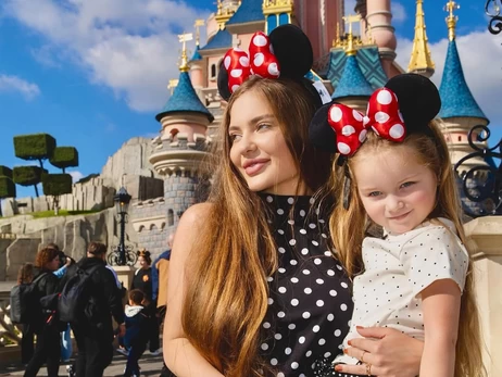 Блогер Стася Макеева пожаловалась на буллинг своей дочери из-за контента на русском