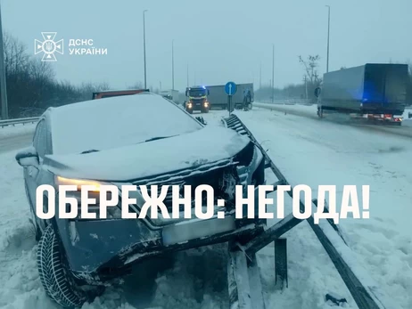 У ДСНС звернулися до водіїв та розповіли, що має бути в авто, якщо вам треба виїхати в негоду 