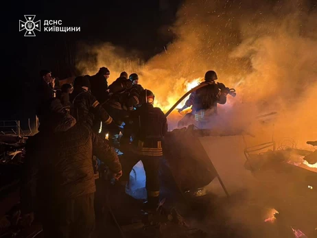 В результате российского удара по Киеву ранены четверо медиков, пятеро спасателей и полицейский