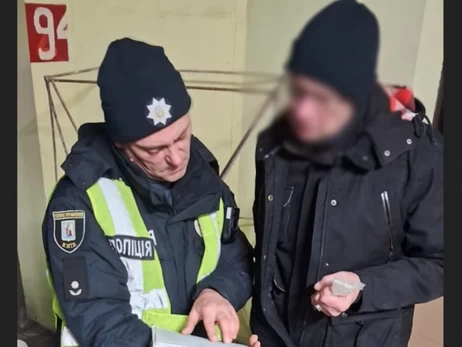 Охранника, который не пустил людей в часть паркинга во время обстрелов РФ, привлекли к ответственности 