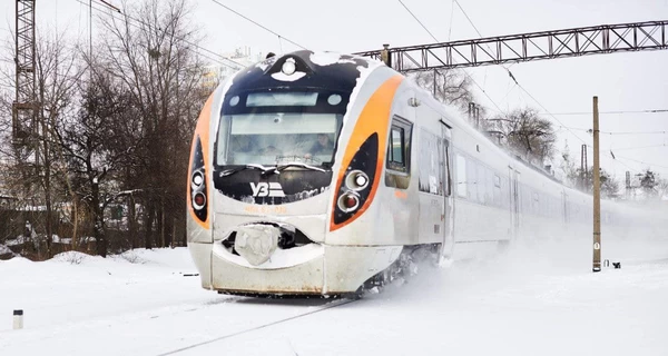 Из-за непогоды задерживается 14 поездов, - Укрзализныця