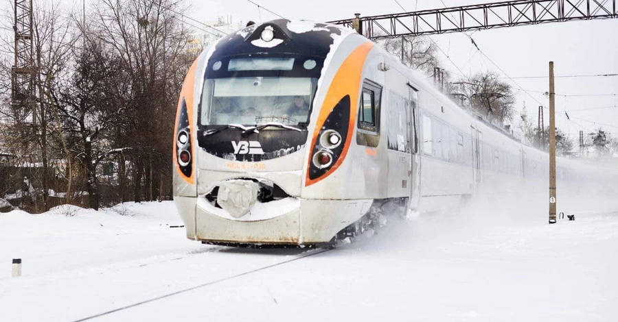 Из-за непогоды задерживается 14 поездов, - Укрзализныця