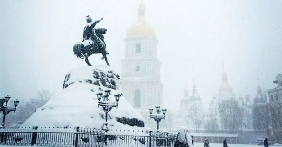 В Києві зупинили роботу систем водо-, теплопостачання та електротранспорту