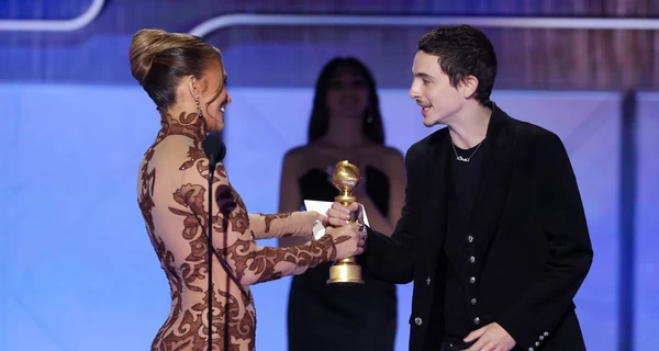 Тимоти Шаламе впервые получил «Золотой глобус», а фильм Пола Томаса Андерсона стал триумфатором премии