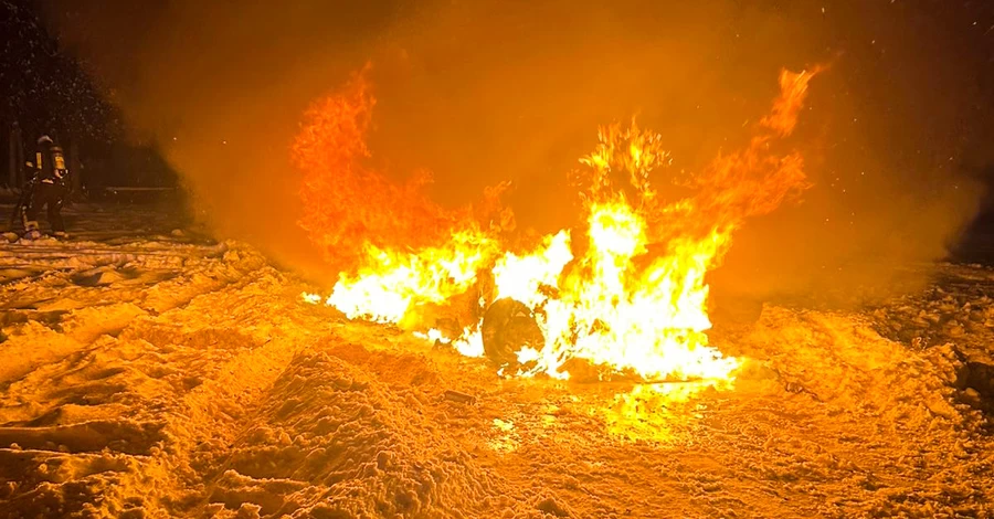 Во Львове в пятиэтажном доме раздался взрыв и произошел масштабный пожар