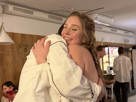 Клопотенко показал, как делал предложение: пригласили родителей, пили самогон