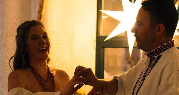 Клопотенко пояснив, чому вставив обручку в хліб, коли робив пропозицію