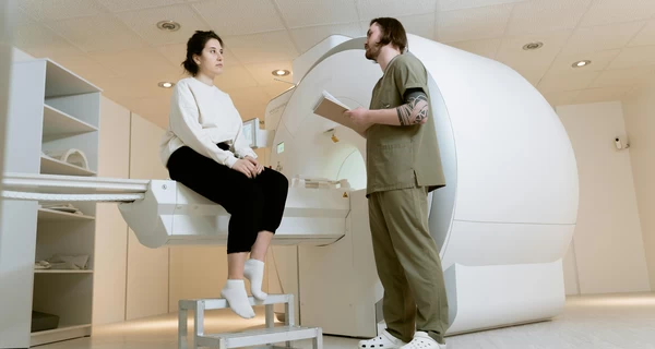 МРТ без міфів: кому вона потрібна, чим відрізняється від КТ і коли її справді варто робити