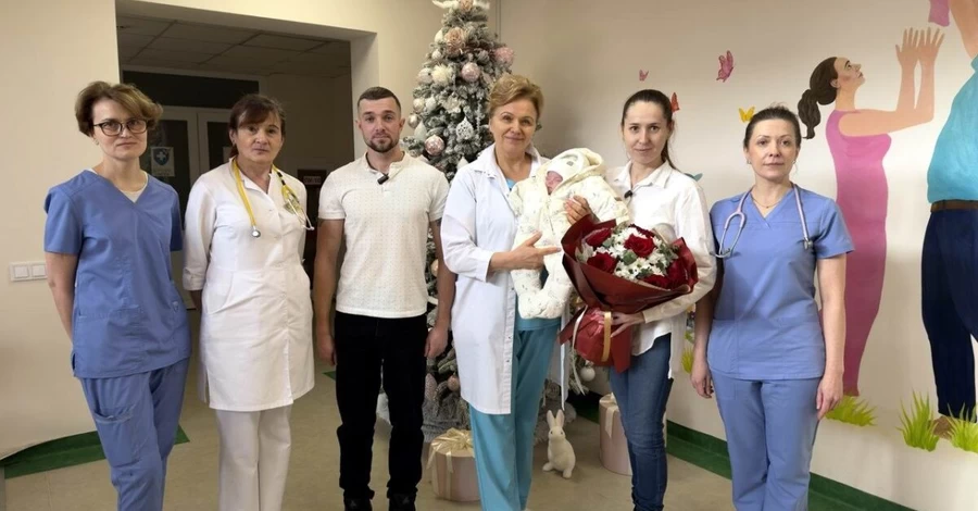 У Луцьку виписали з лікарні дівчинку, яка народилася вагою 650 грамів