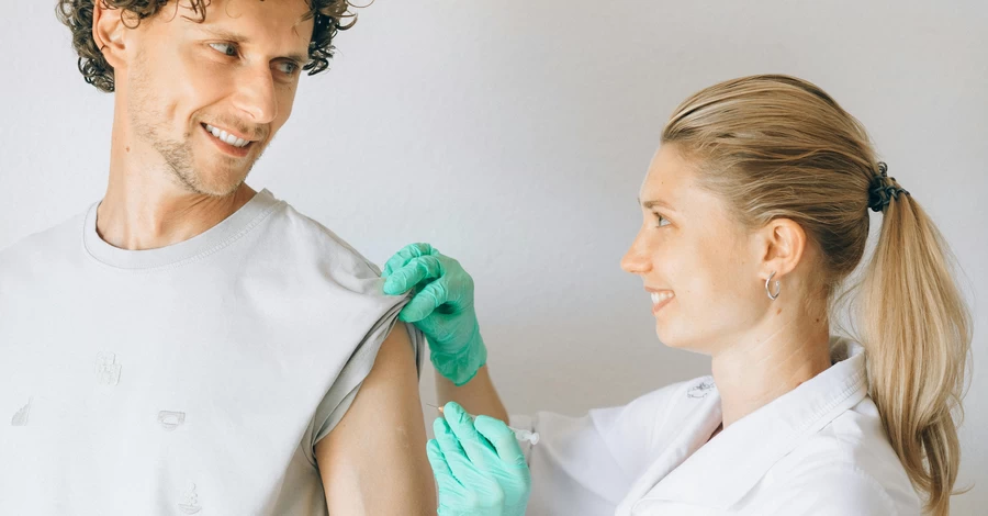 Календар щеплень для дорослих: від дифтерії кожні 10 років, а від грипу щороку