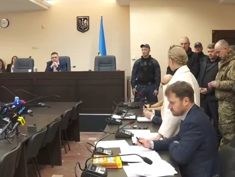 Тимошенко прибула до суду, де їй обирають запобіжний захід