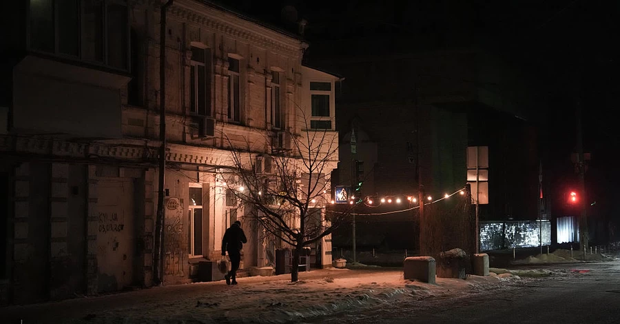 Під час комендантської години у Києві працюватимуть ТРЦ, аптеки та заправки