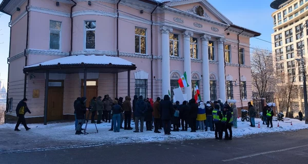 У Києві біля посольства Ірану пройшов мітинг на підтримку протестів в країні