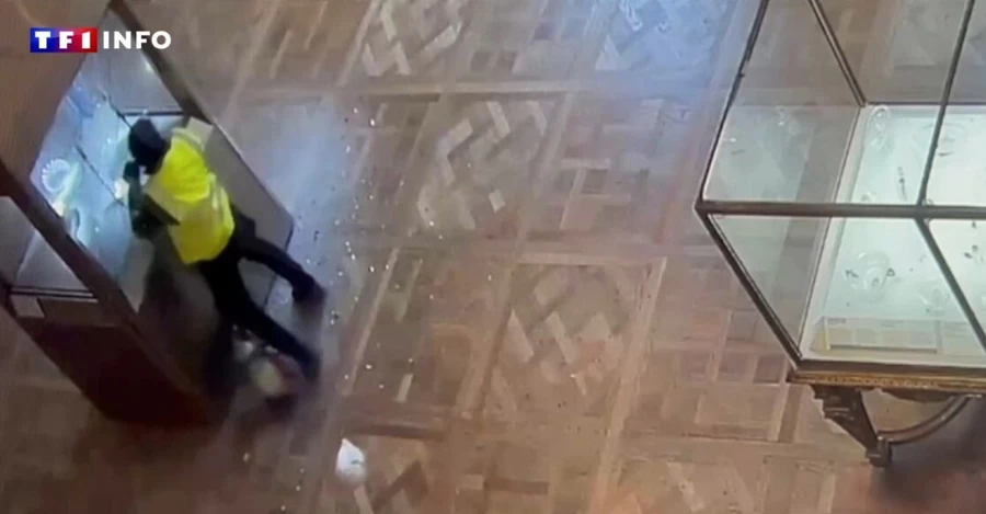 Французькі телеканали показали відео пограбування Лувру, на яких видно безпорадних охоронців