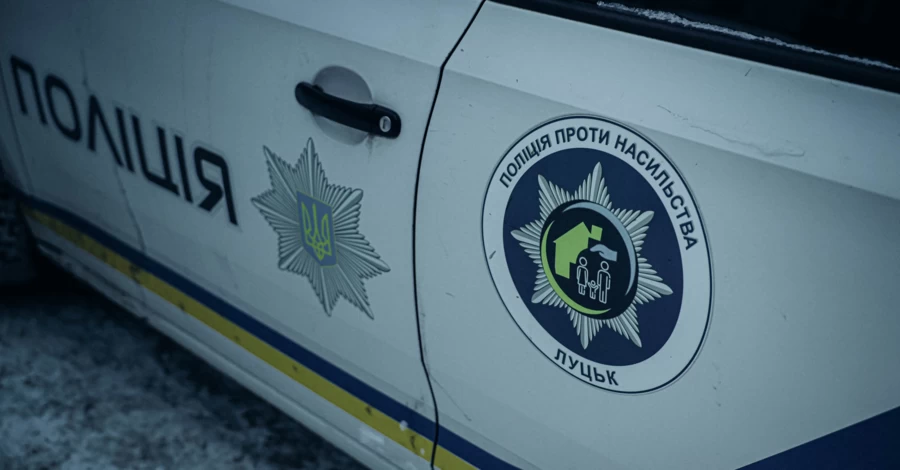 У Києві біля метро помер чоловік - поліція спростувала, що причиною стала ожеледиця