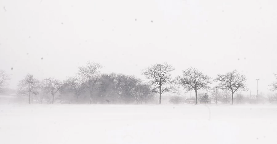 В США на трассе столкнулись более 100 машин