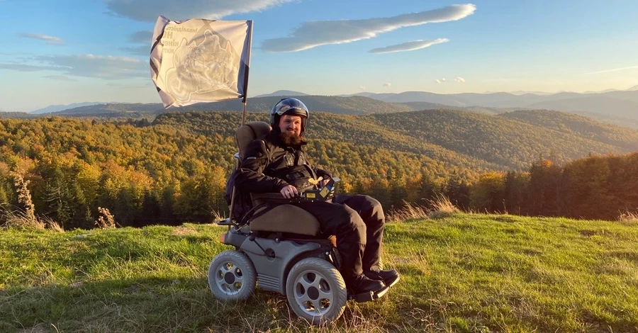 Історія Івана Космини: на 85% паралізоване тіло, три написані книги та інклюзивна революція в Чорткові